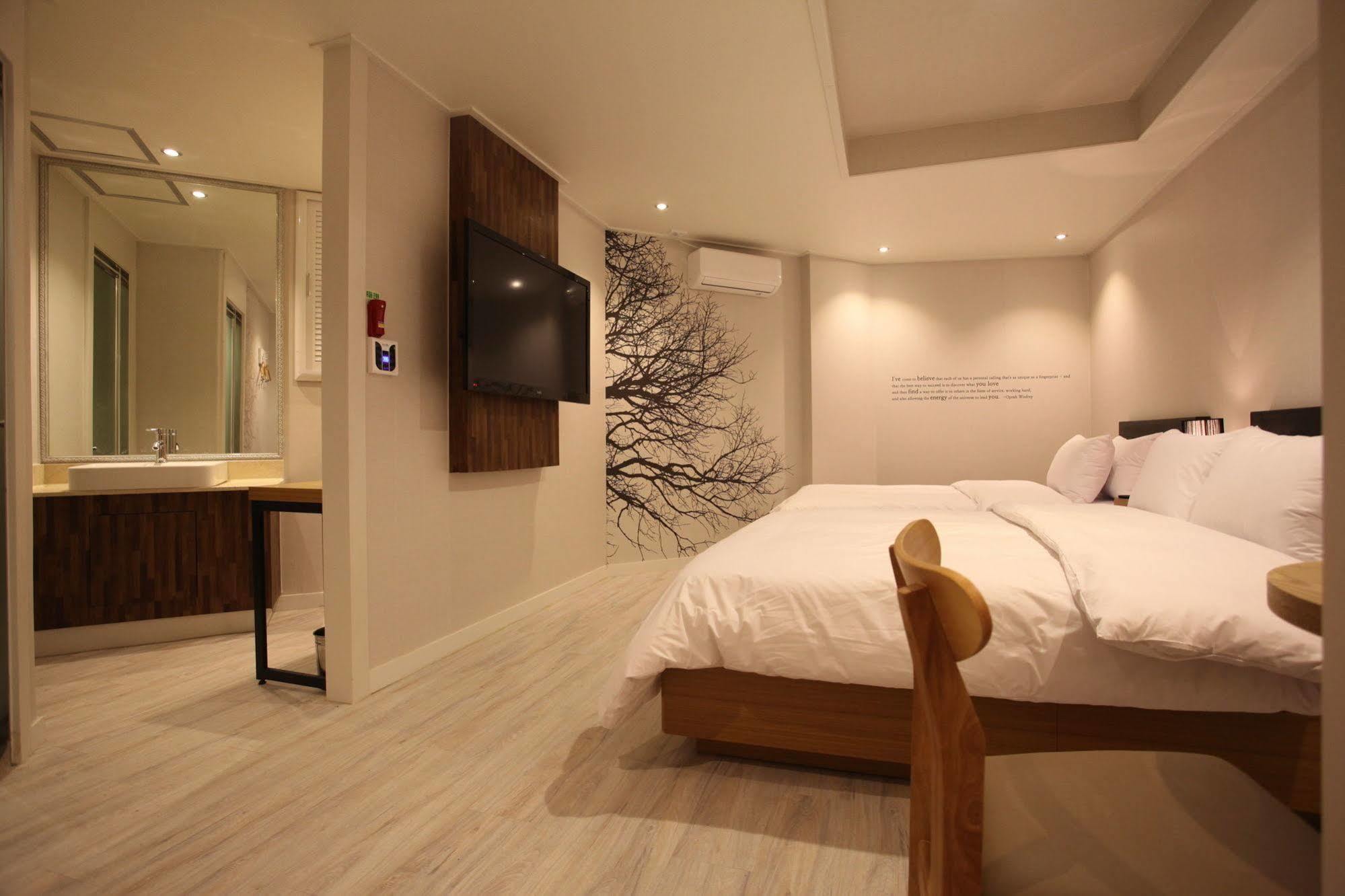 New Suwon Hotel Bagian luar foto